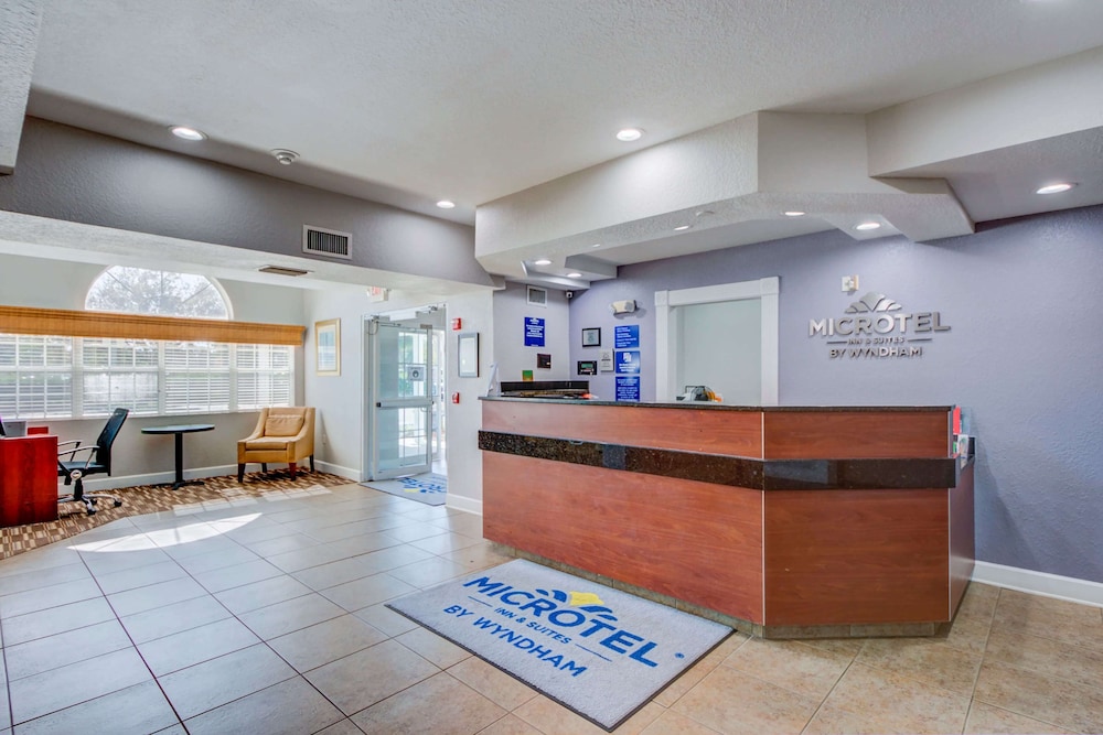 Microtel Inn Suites By Wyndham Zephyrhills 9/48