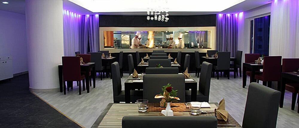 Gokulam Park Hotel & Convention Centre 15/16