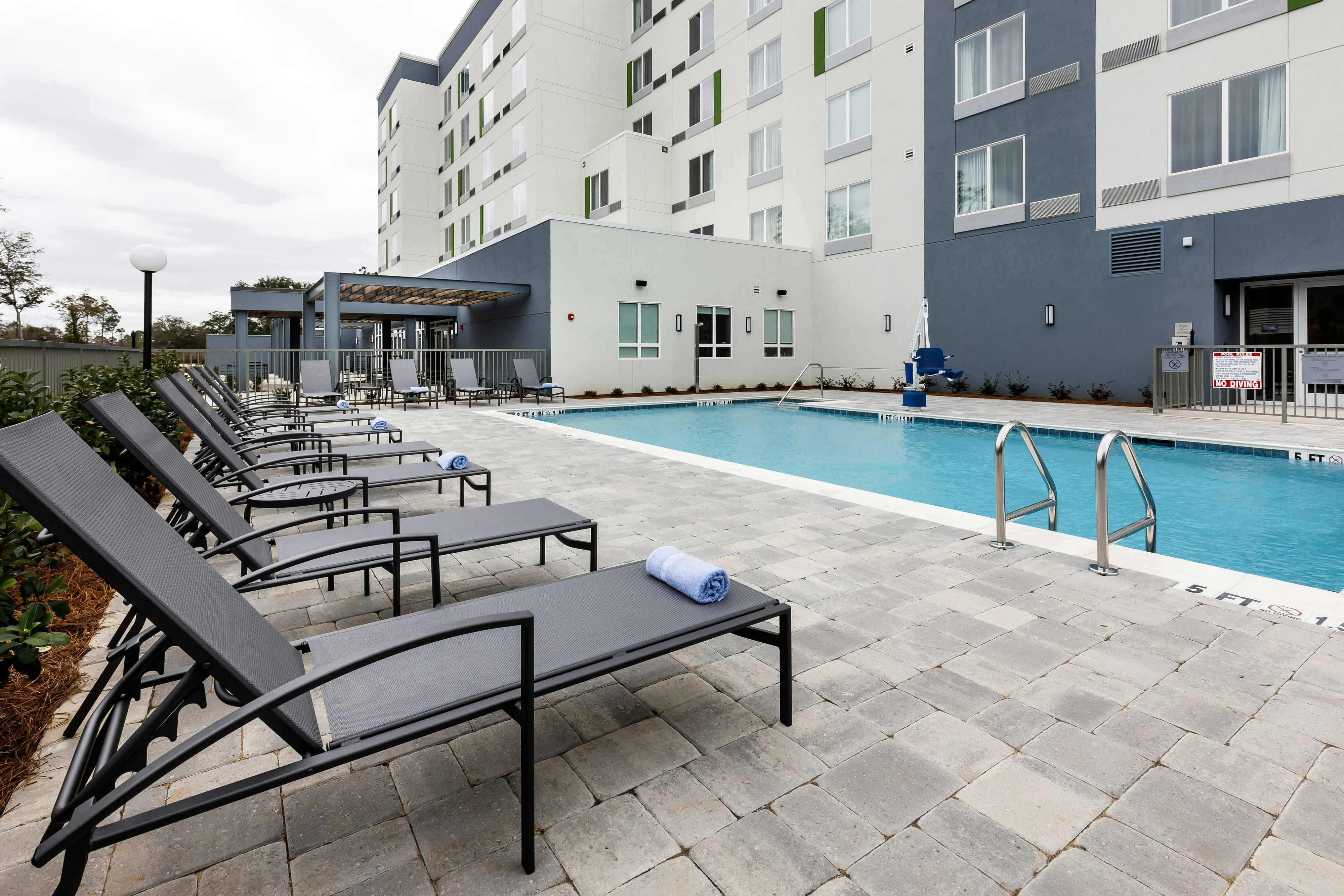 Courtyard by Marriott Pensacola West 44/44