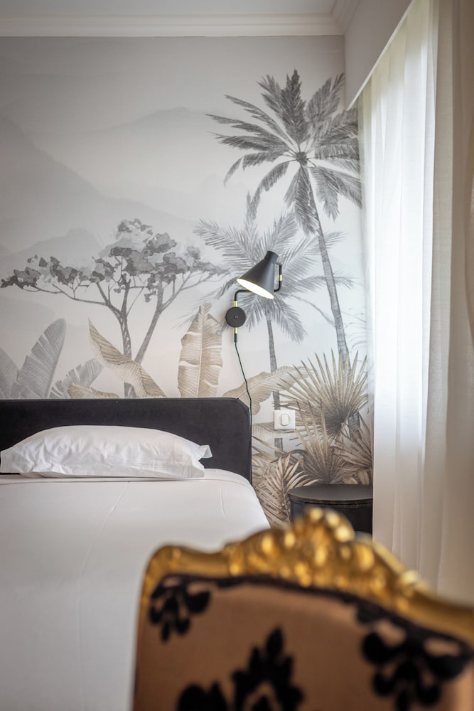 Relais and Chateaux Hotel La Reserve 14/37