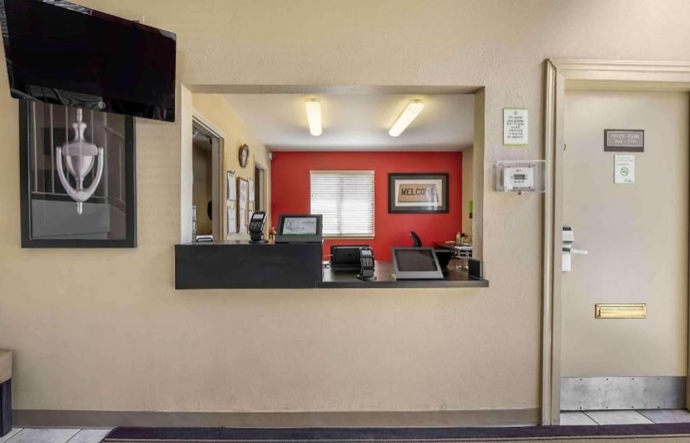 Lobby at Studio 6 Corporate Extended Stay Indianapolis, IN - North Carmel, INDIANAPOLIS - IN