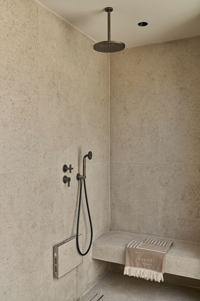 THEROS, SUITE, PRIVATE HEATED POOL