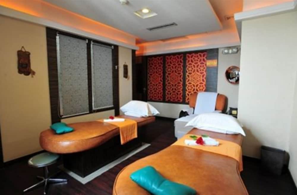 Royal Marina Plaza 30/60