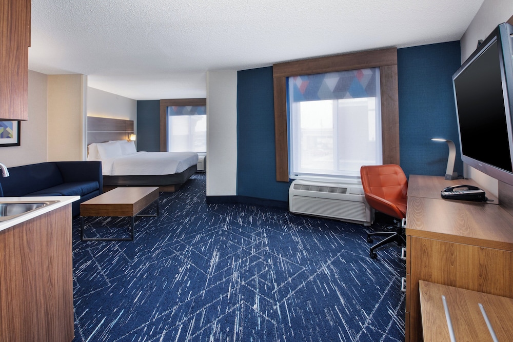 Holiday Inn Express Hotel Suites Auburn Hills 37/65