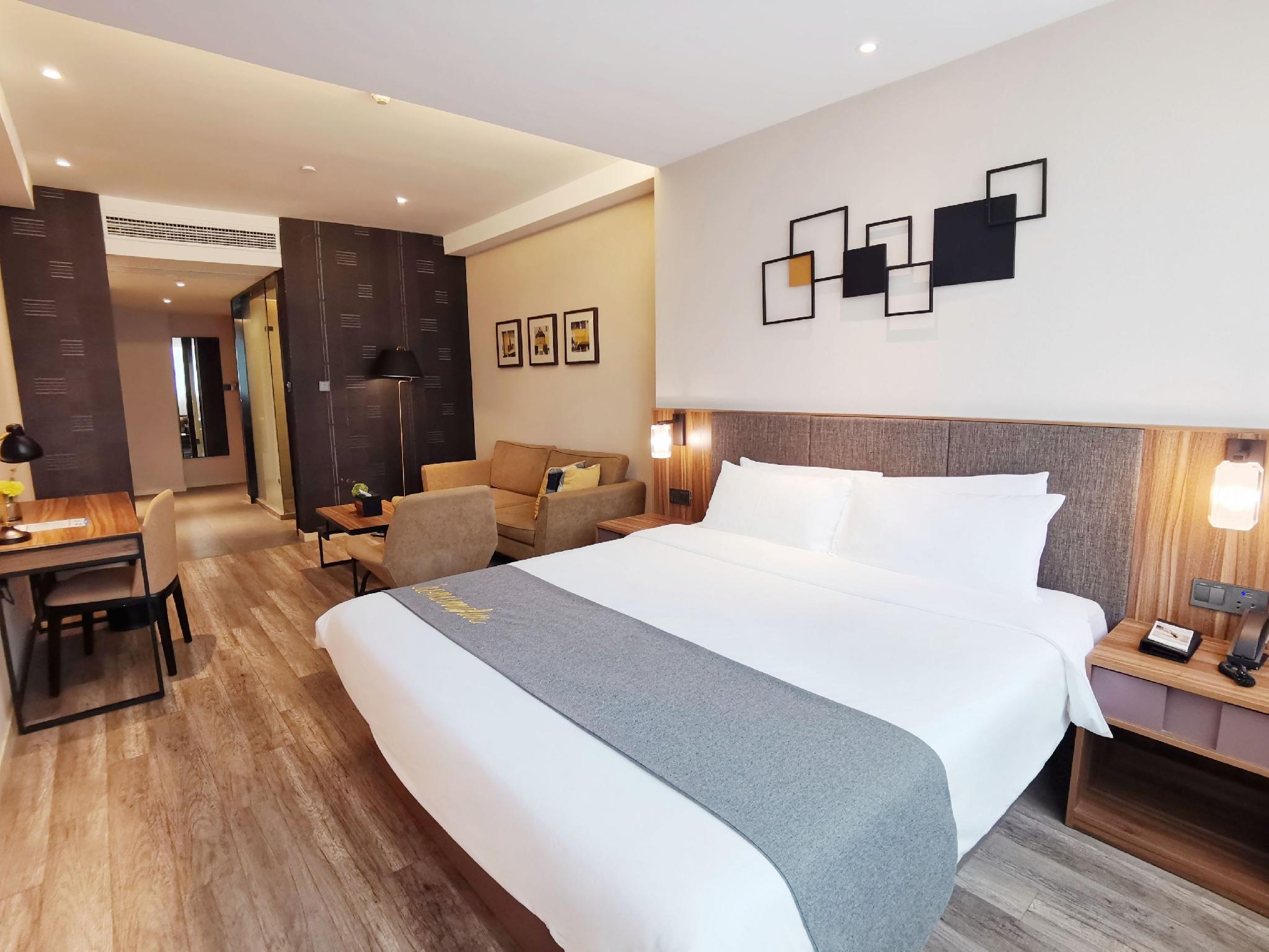 Home Inn Plus (Wuxi Zhongshan Road Shenglimen Metro Station) 34/57