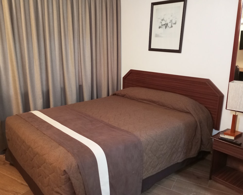 ROOM, SINGLE
