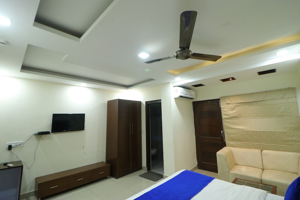 Hotel Eurasia Mohali Airport 13/18