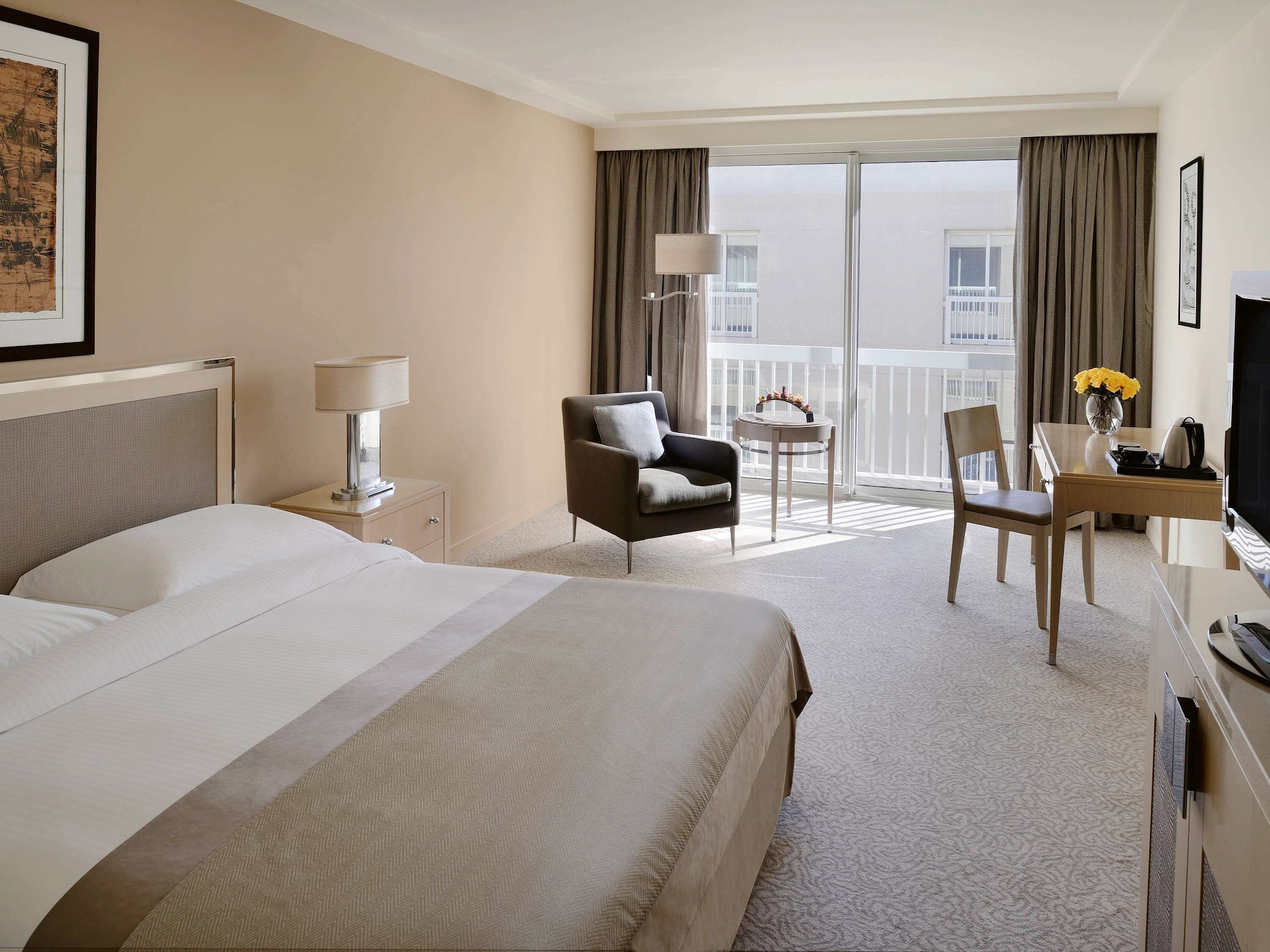 غرفة تنفيذية بسرير كينج، Movenpick Hotel Beirut 6/10