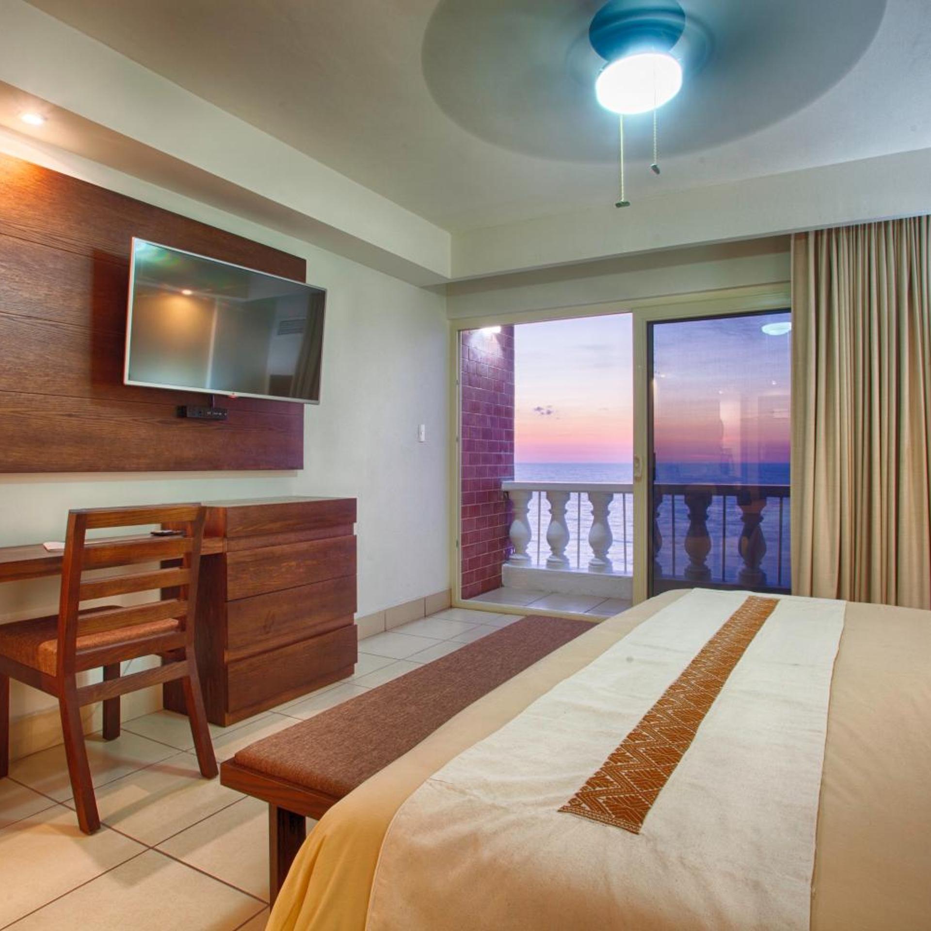 Deluxe, King Bed, Ocean Front
