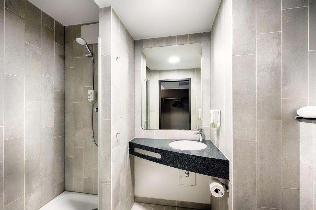 غرفة بسرير مزدوج، B&B HOTEL Munchen-Hbf 4/4