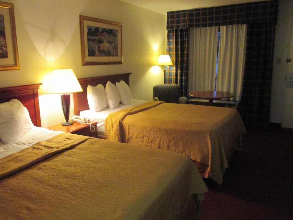 Travelodge by Wyndham Suffolk 8/15