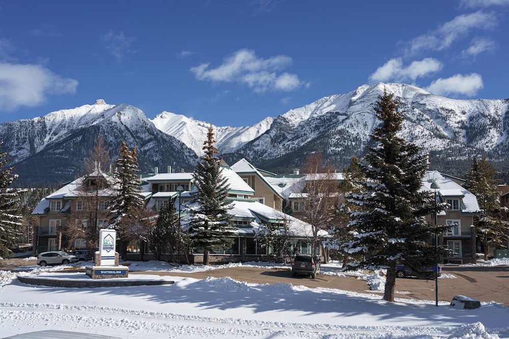 Canmore Pocaterra Inn & Waterslide 76/81