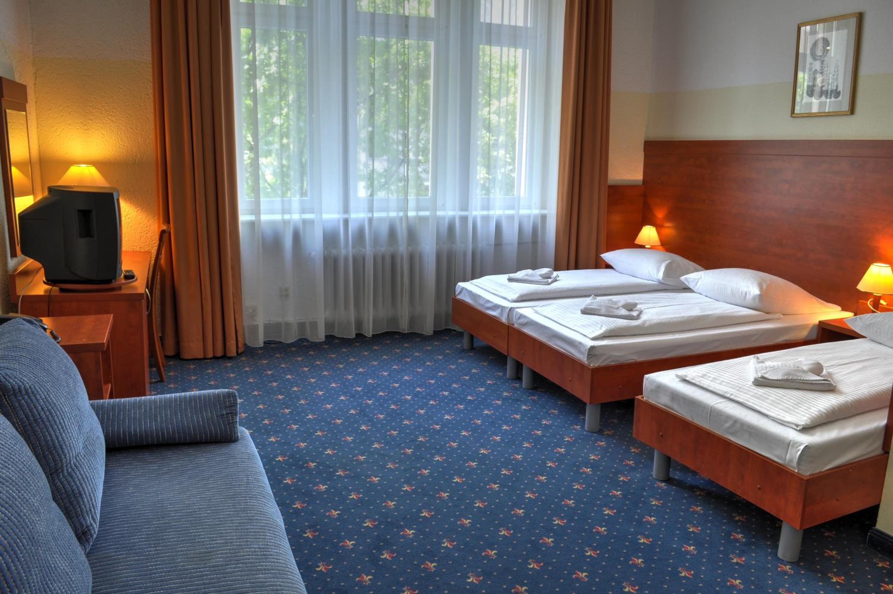 Family, Hotel Europa City 3/10