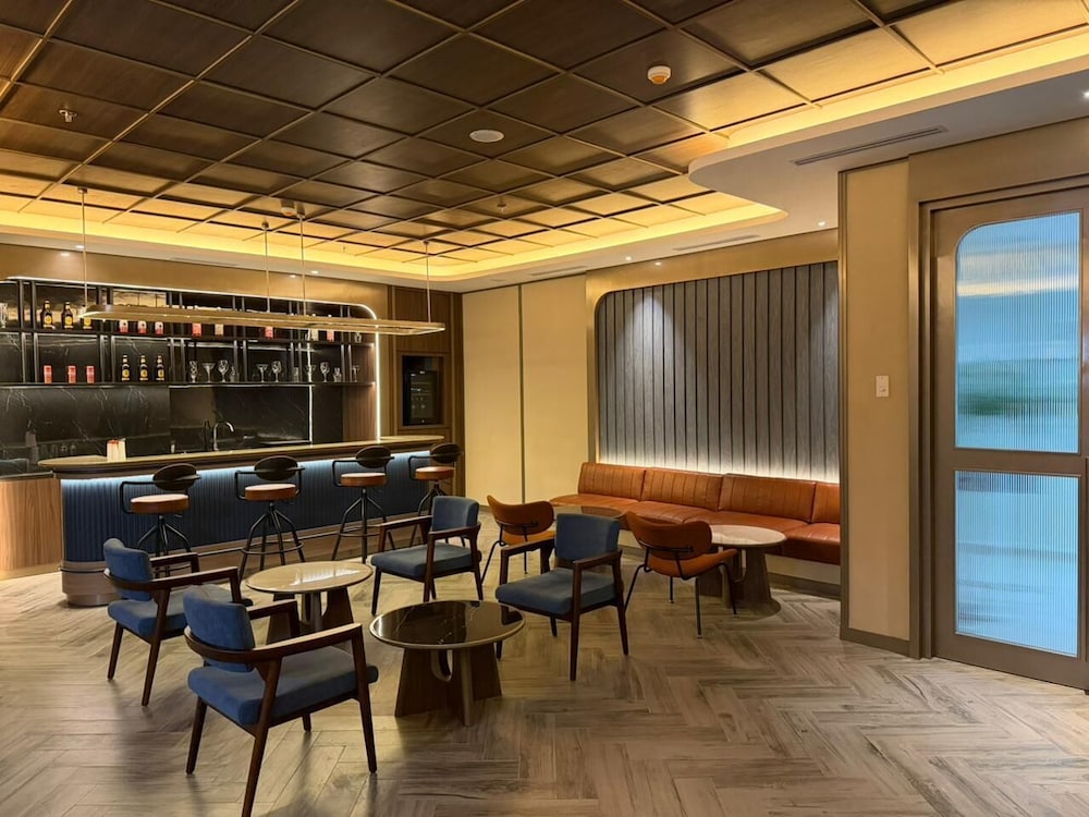 Grand Anara Airport Hotel 43/50