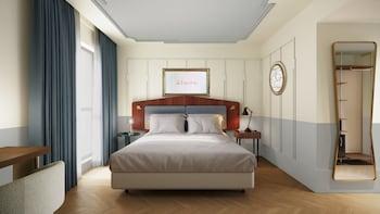 Standard, Queen Bed