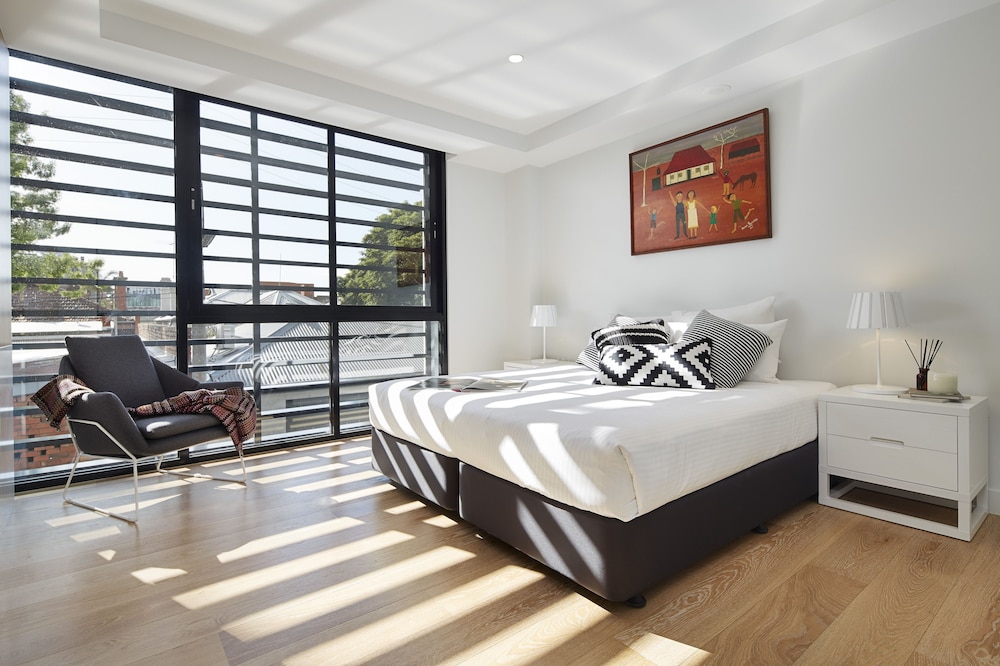 381 Cremorne 12/57