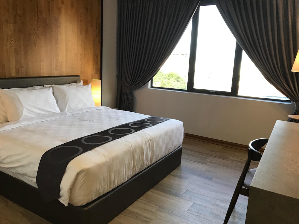 FRAME HOTEL 25/51