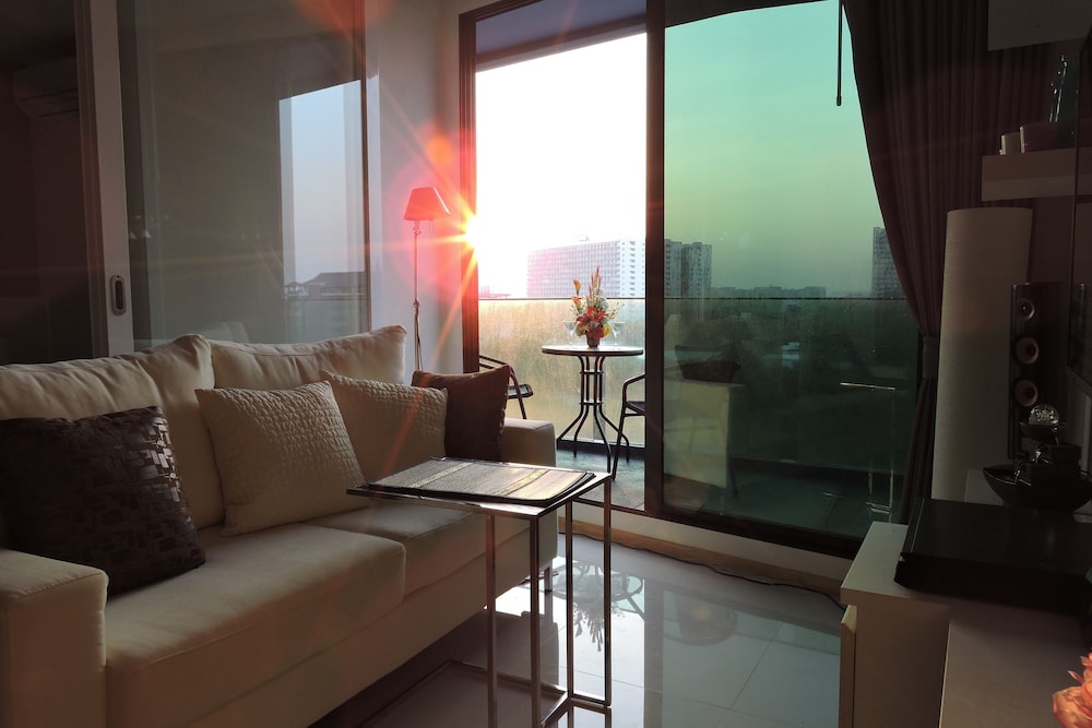 Acqua Condominium 29/50