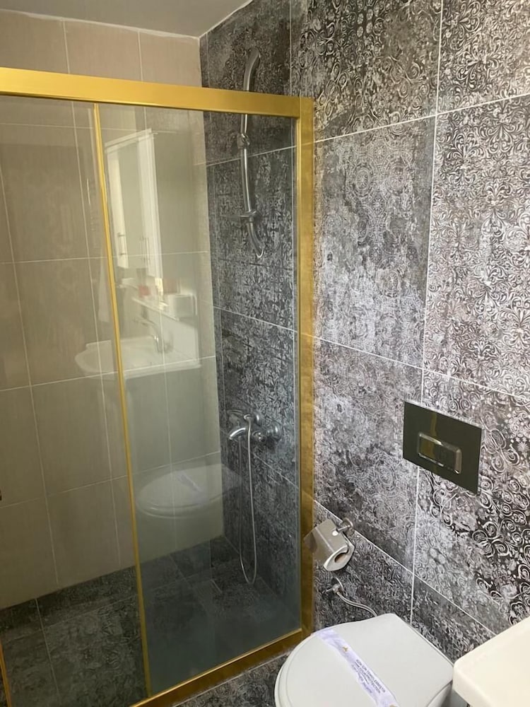 Grand Merin Hotel 24/63