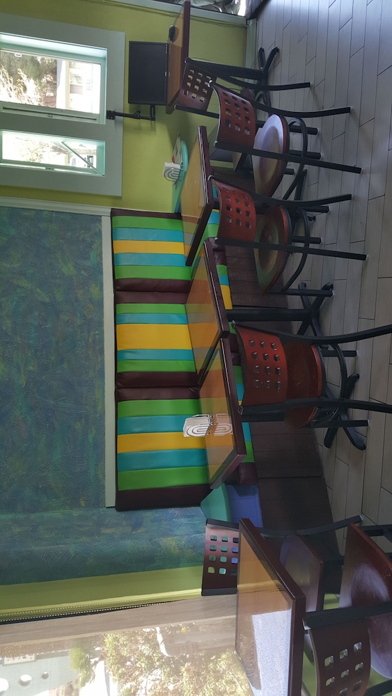 Town House Motel 27/45