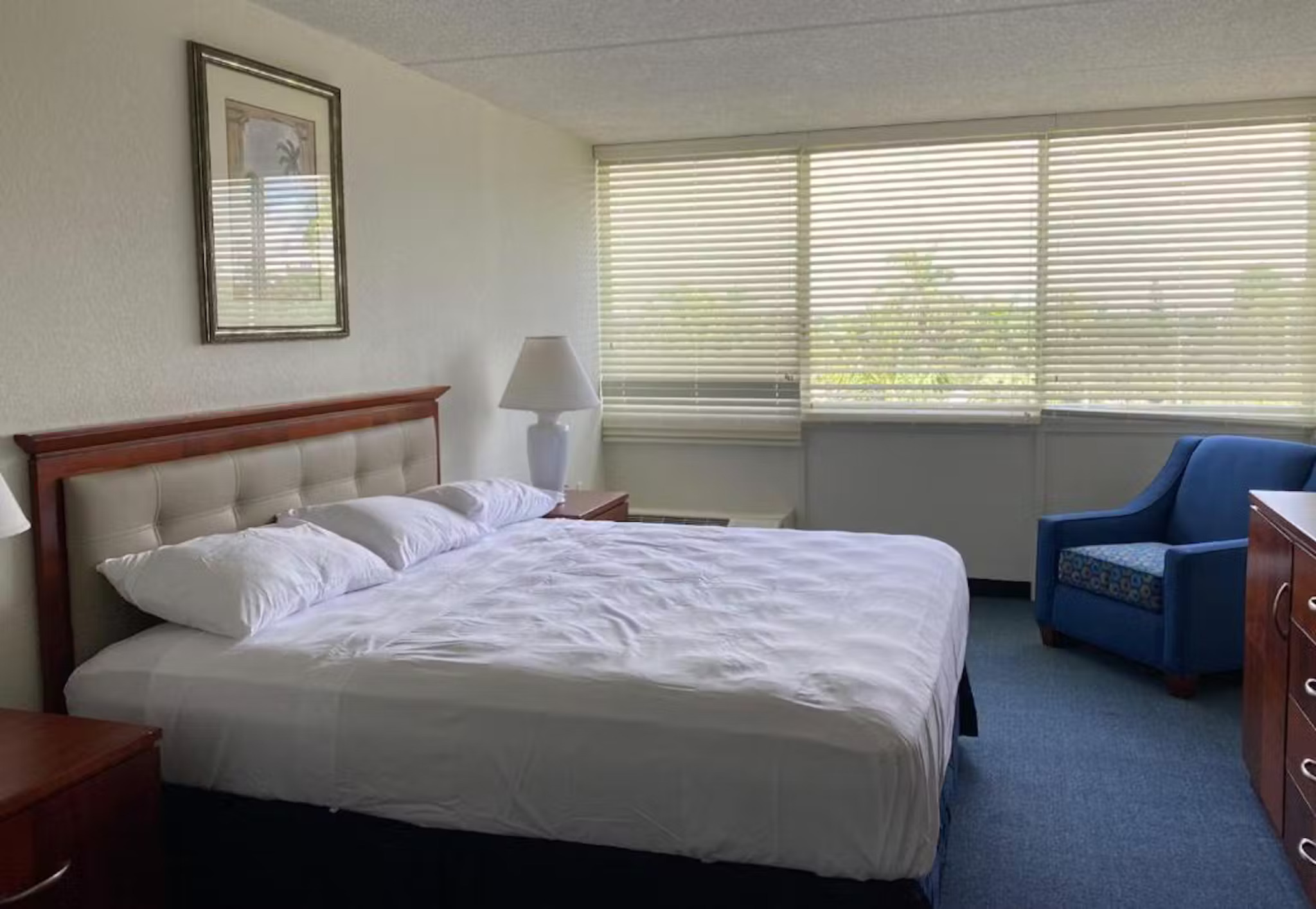 DELUXE, QUEEN BED