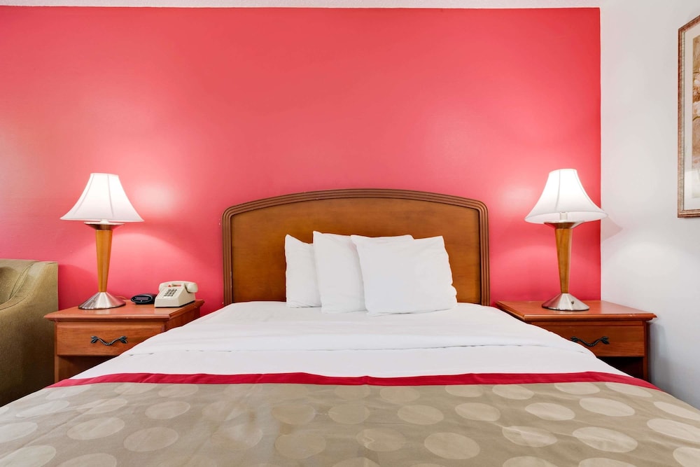 Ramada by Wyndham Cleveland Airport West 16/35