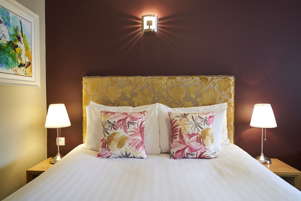 Antoinette Hotel Wimbledon 14/48