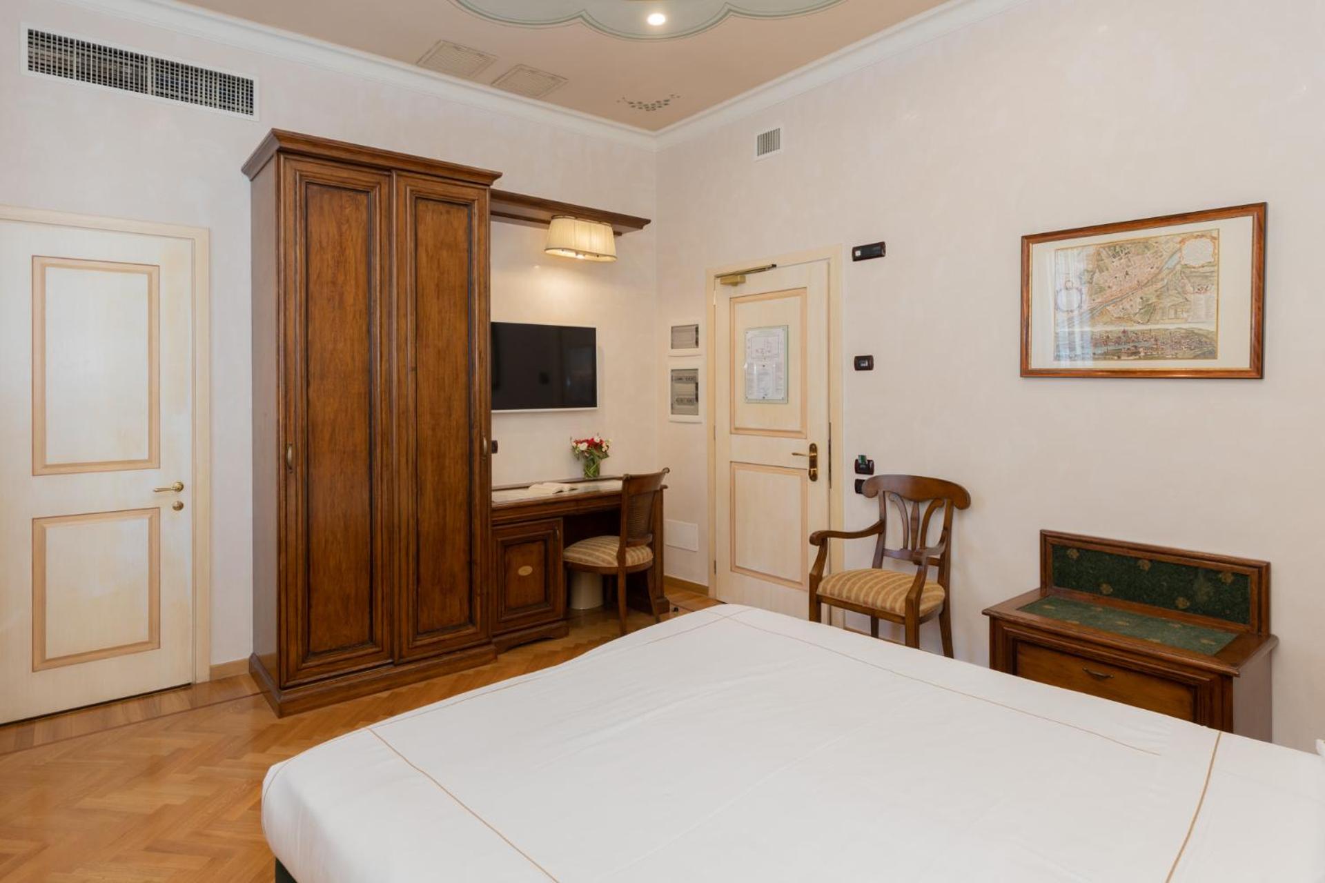 Room, Double or Twin Bed