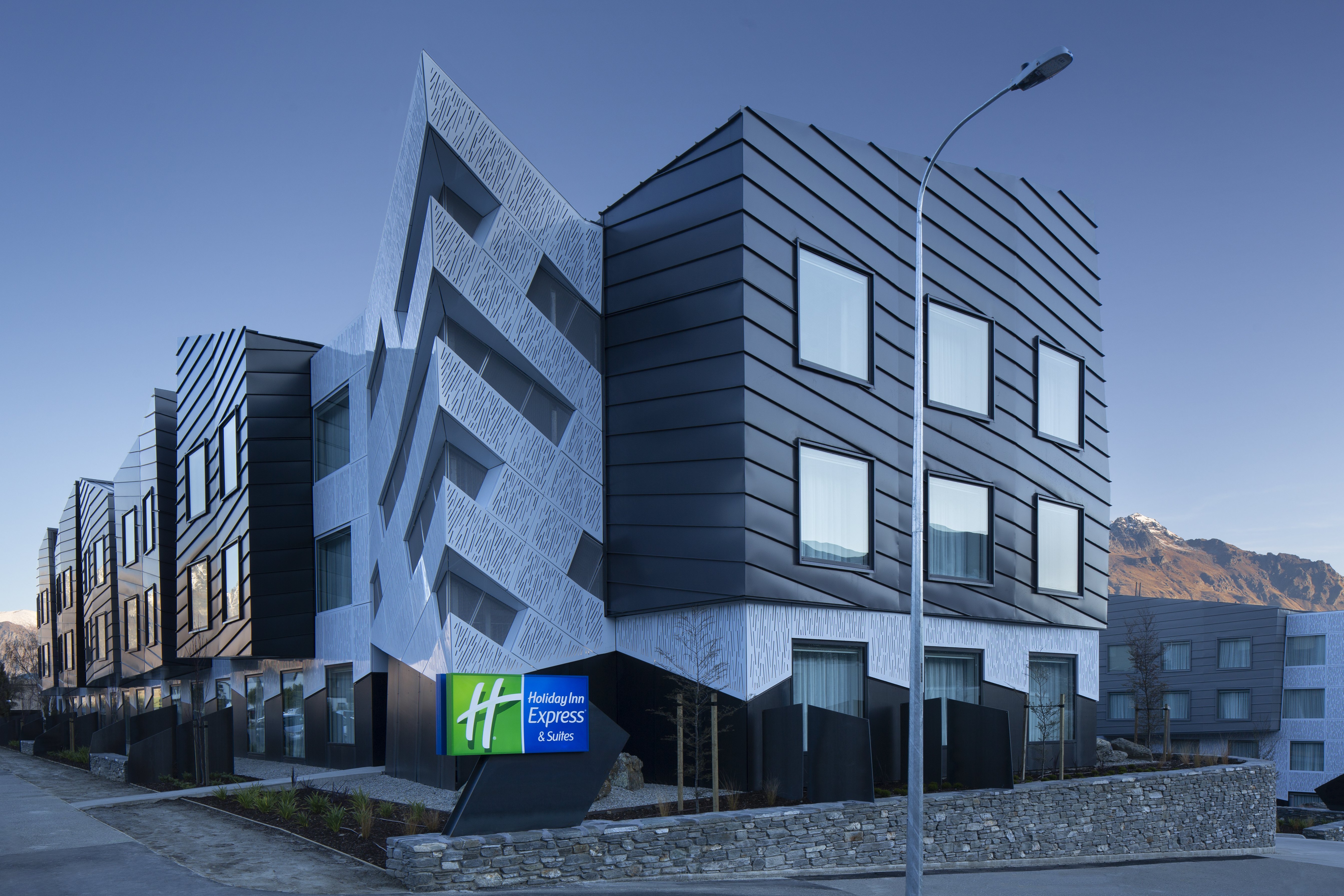 Holiday Inn Express And Suites Queenstown 70/79