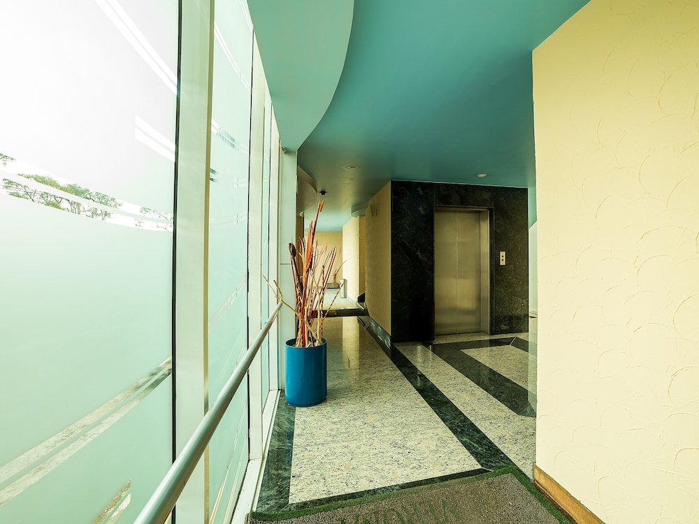 Capital O Hotel Verona 9/48