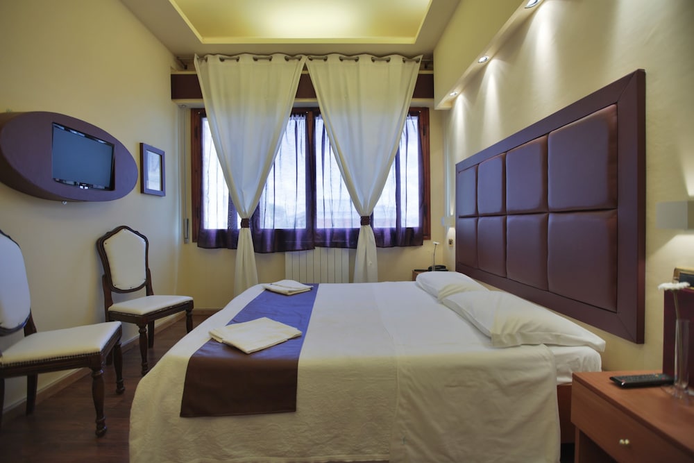 1 BEDROOM, STANDARD, TRIPLE, PRIVATE BATHROOM