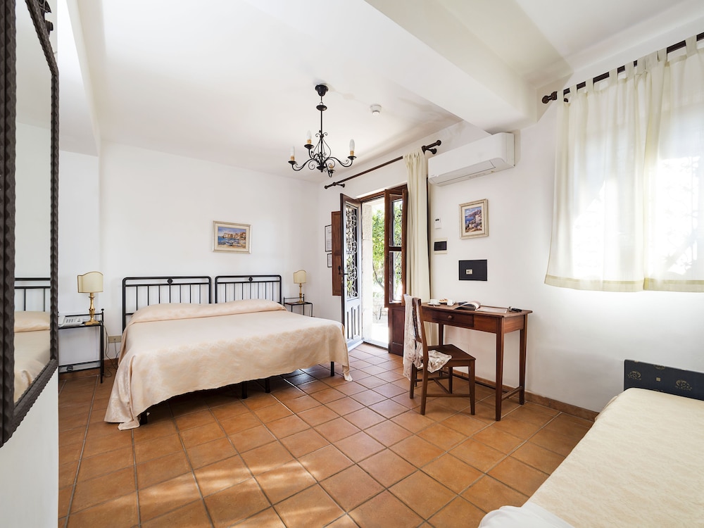 ROOM, TRIPLE, SEA VIEW
