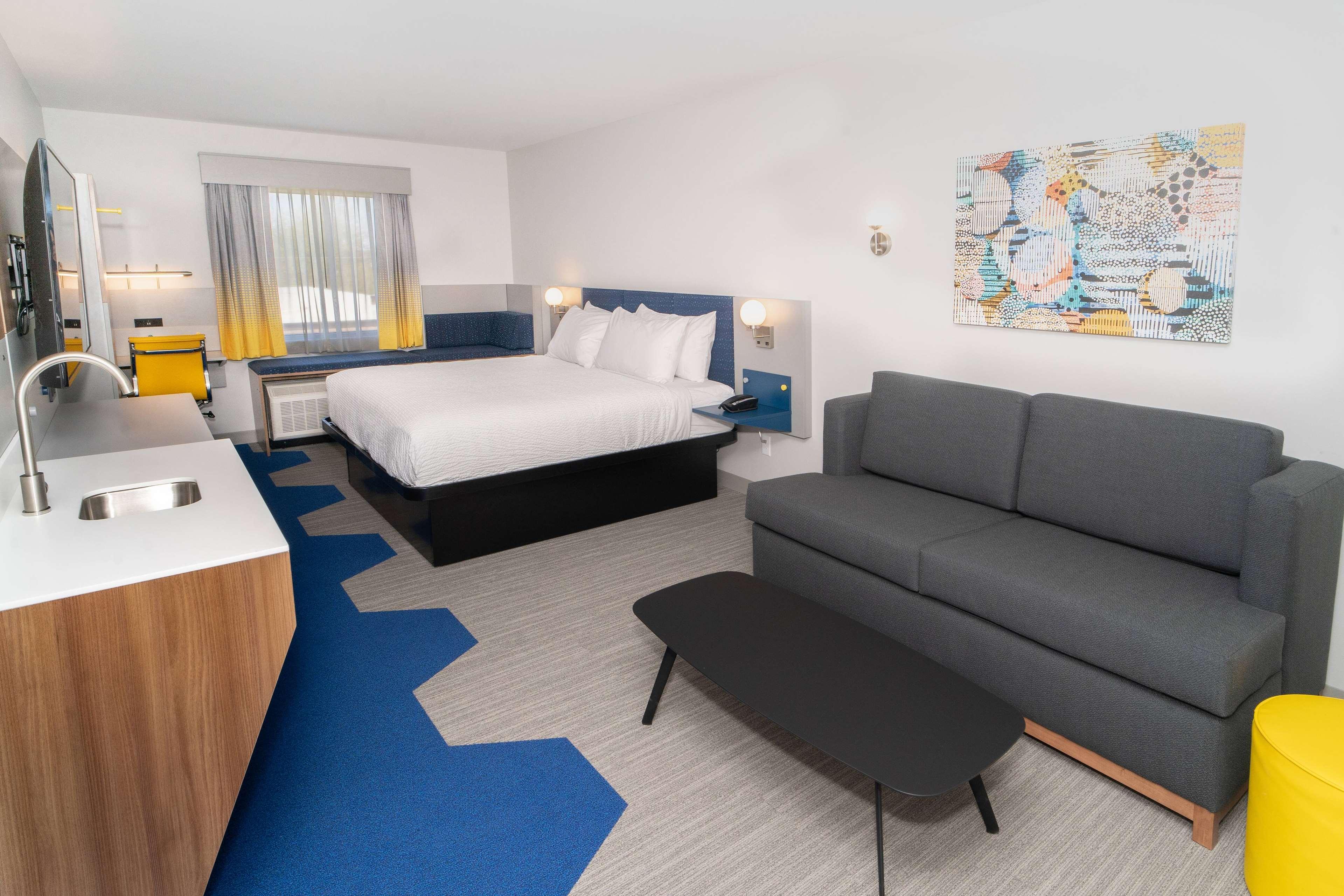 Microtel Inn & Suites by Wyndham Newark NY 22/27