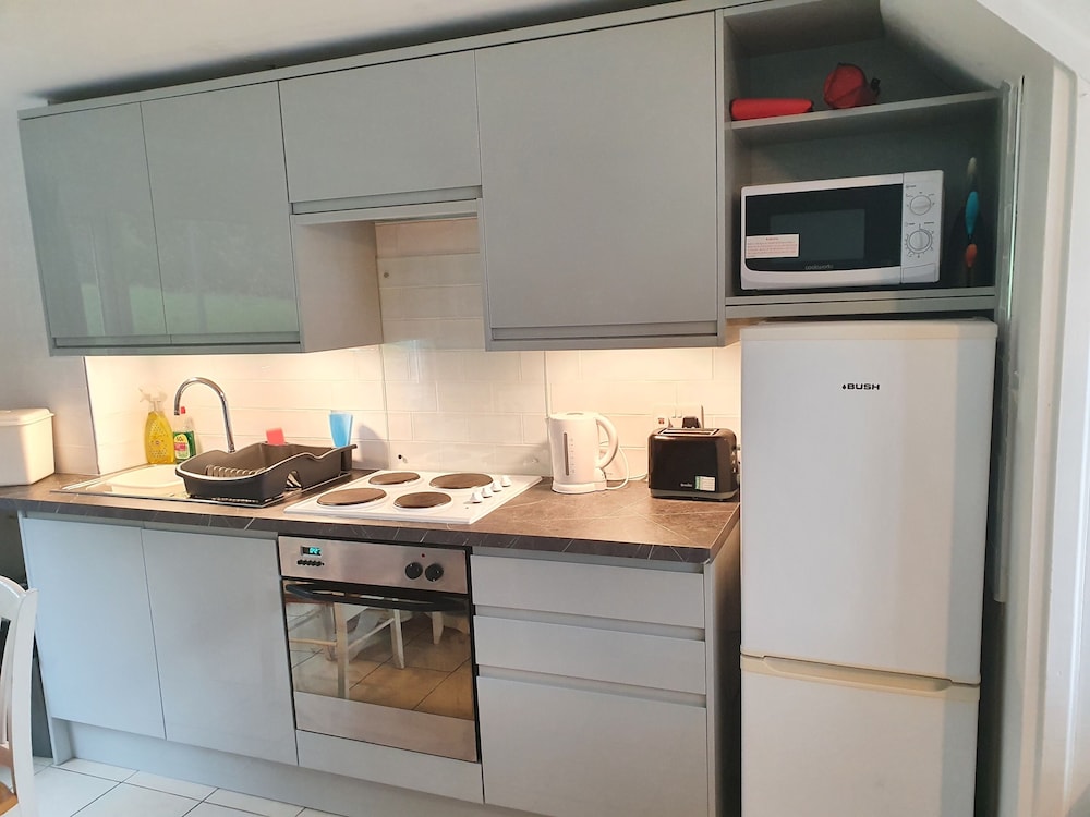 Freshwater Bay Holiday Cottages 11/50