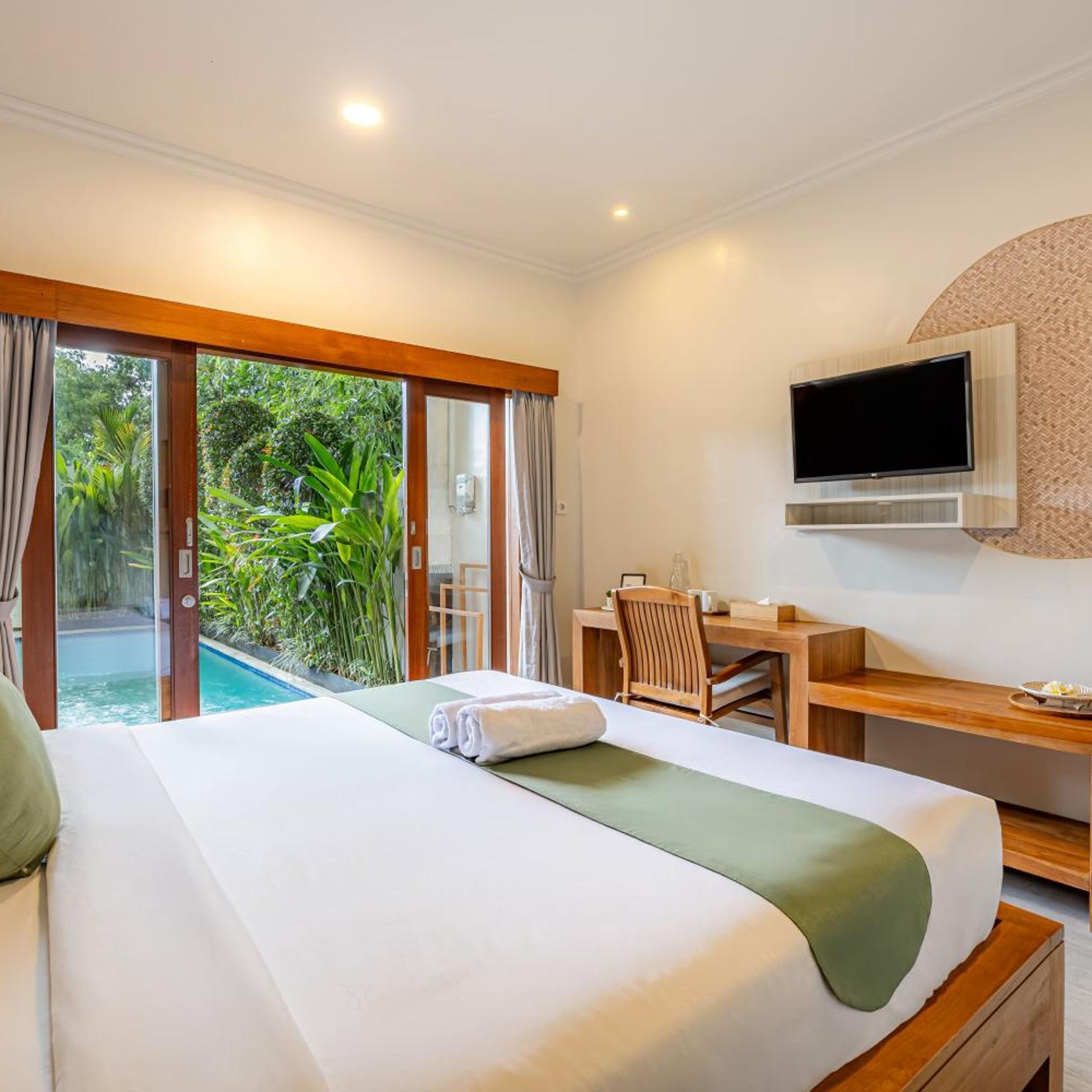Standard, King Bed, Pool Access