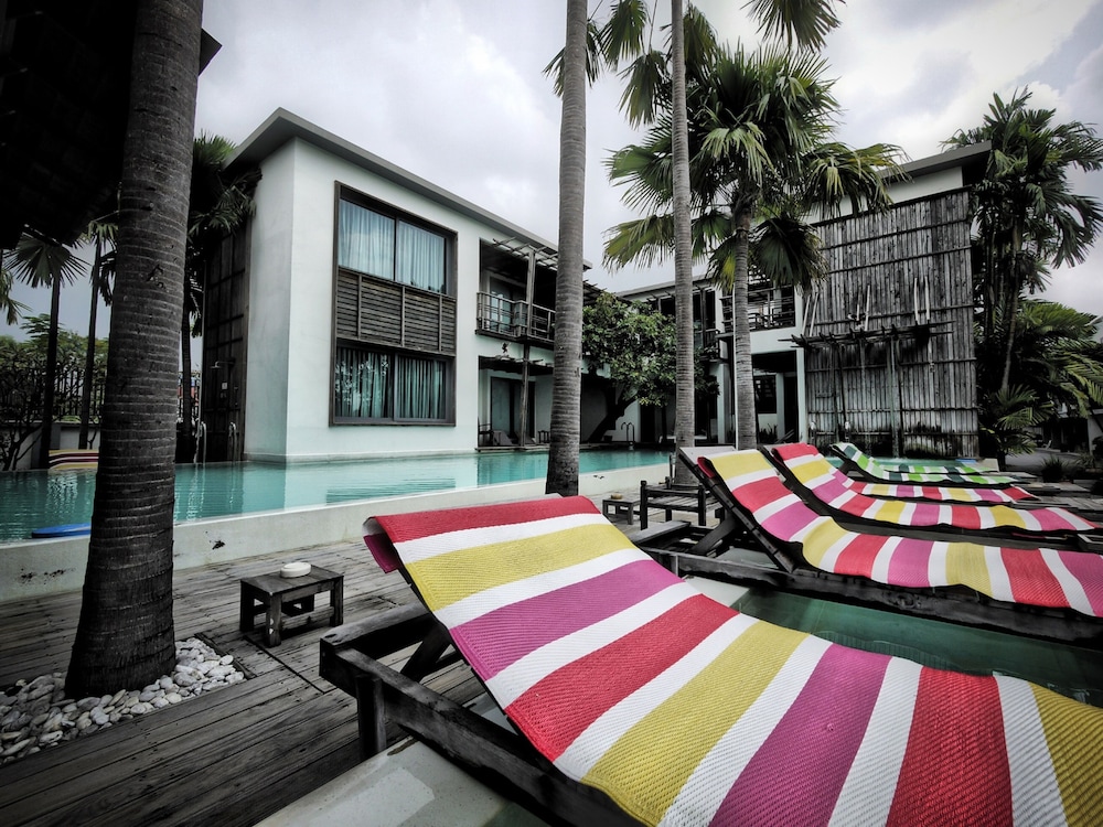 Paragon Inn 40/63