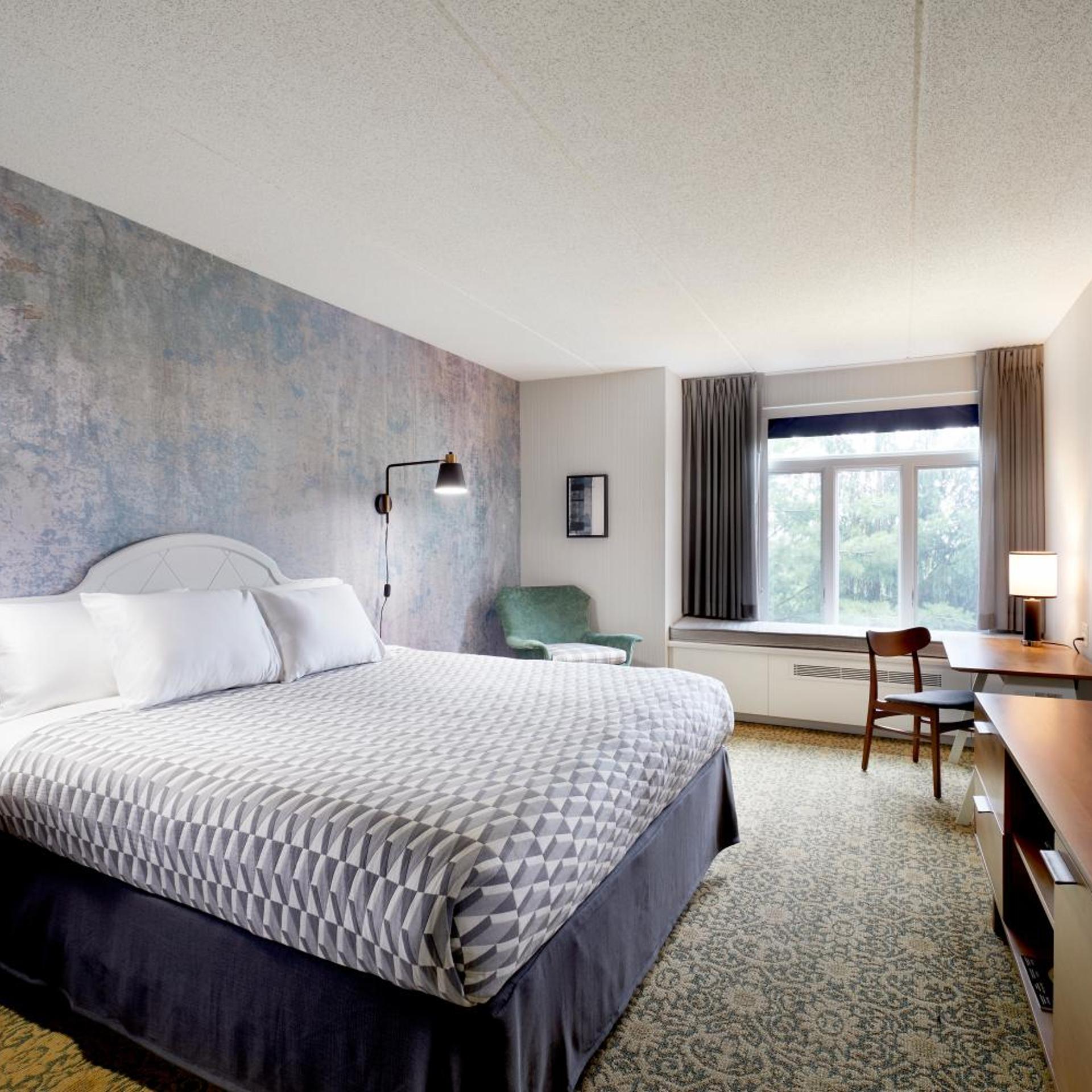 Estate, King Bed