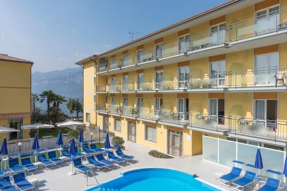 HOTEL DRAGO 3/50