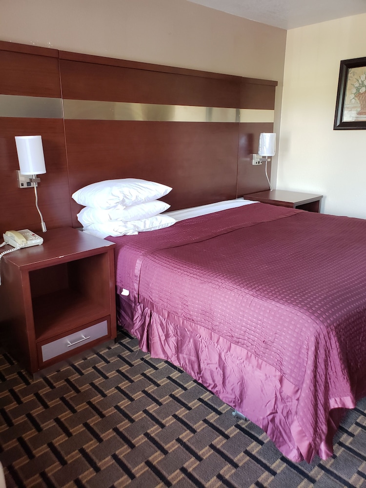 Taylor village inn and suites 8/26
