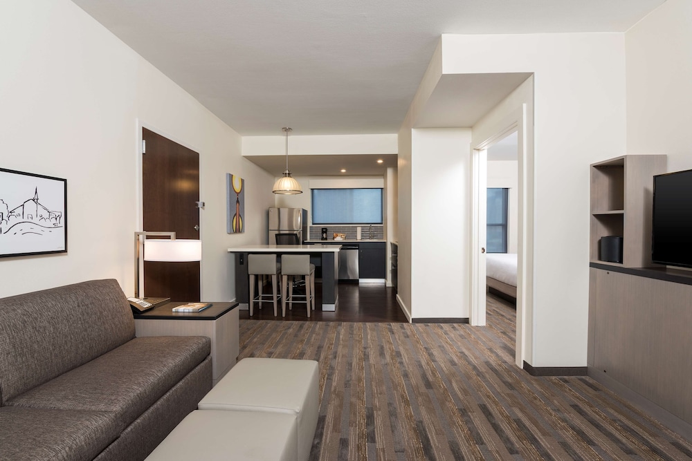 Hyatt House Austin Downtown 44/68