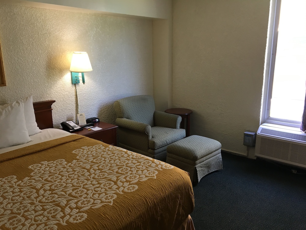 Days Inn by Wyndham Fort Pierce Midtown 29/55
