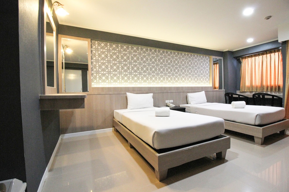 SUPERIOR ROOM