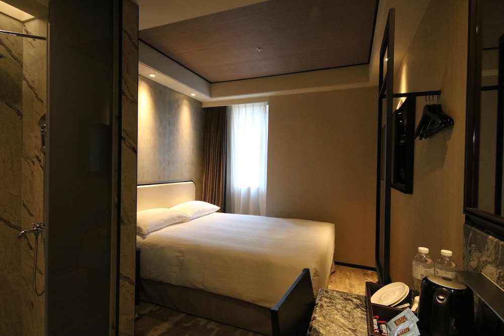 CITY, DOUBLE BED