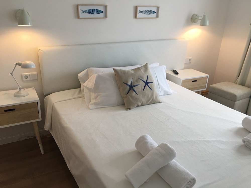 ROOM, SINGLE, NO BALCONY