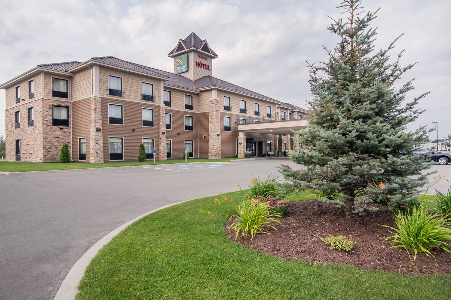 Quality Inn and Suites Val d Or, QC 15/15