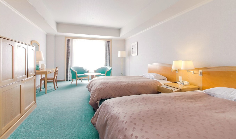 DELUXE, TWIN BEDS, LAKE VIEW