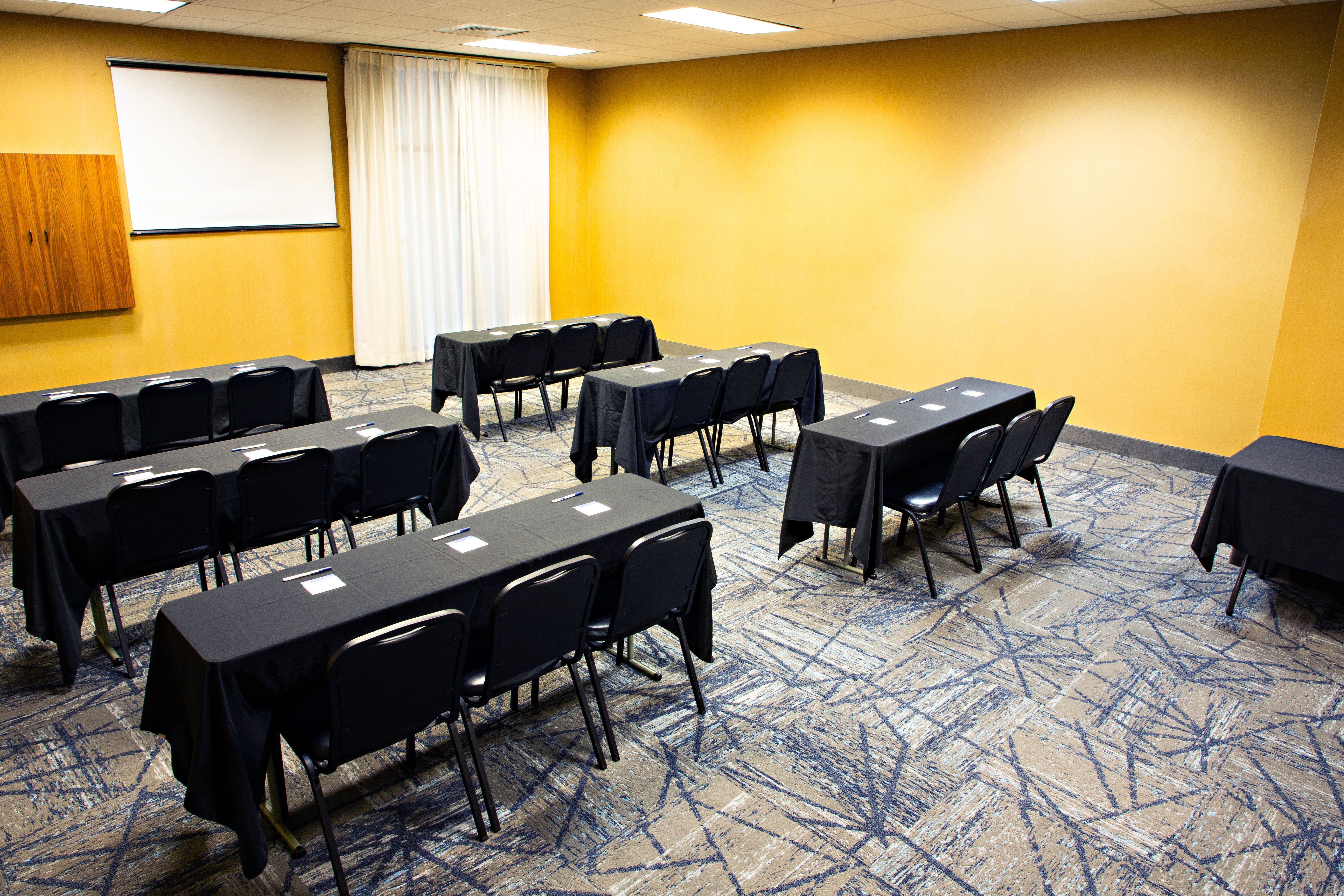 Holiday Inn Express & Suites Harrisburg W - Mechanicsburg 57/65