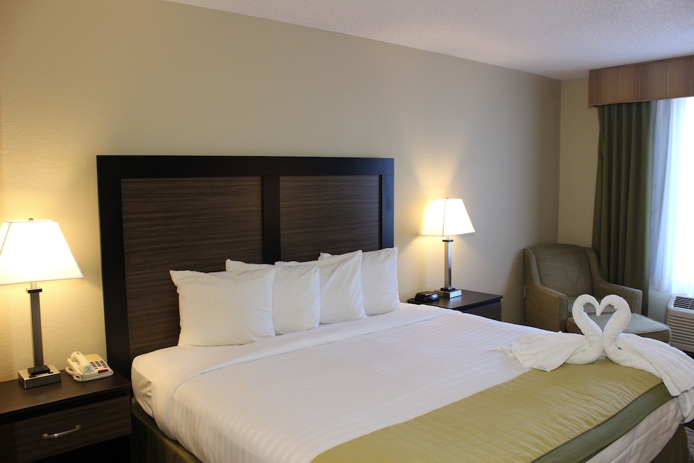 Baymont by Wyndham Fort Myers Airport 17/41