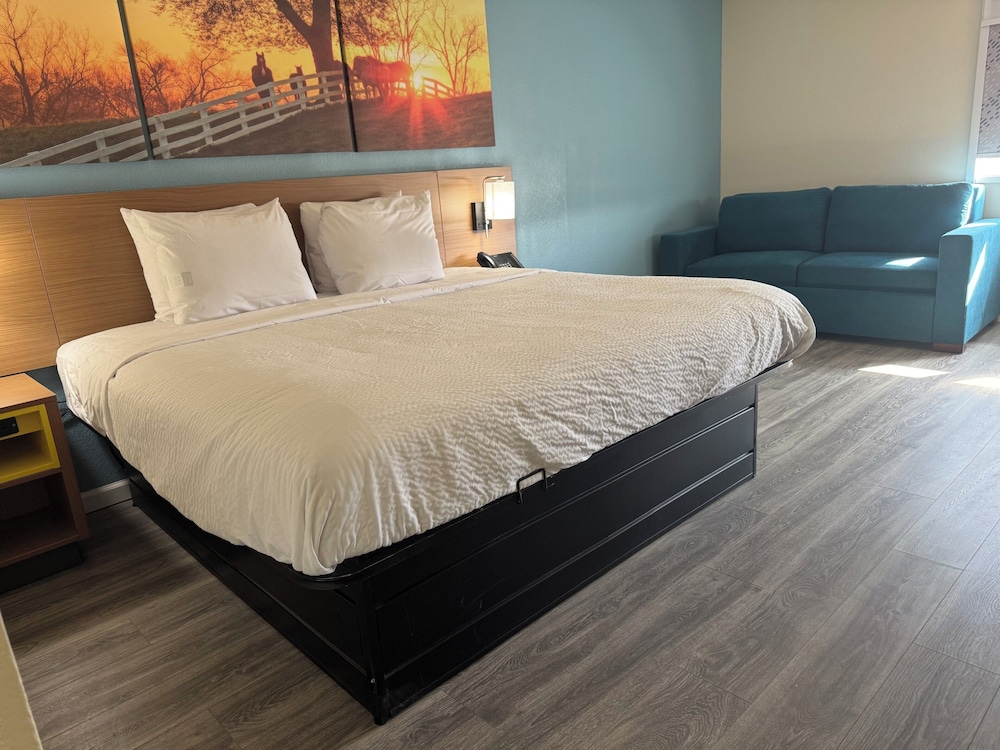 Days Inn & Suites by Wyndham Festus 25/60