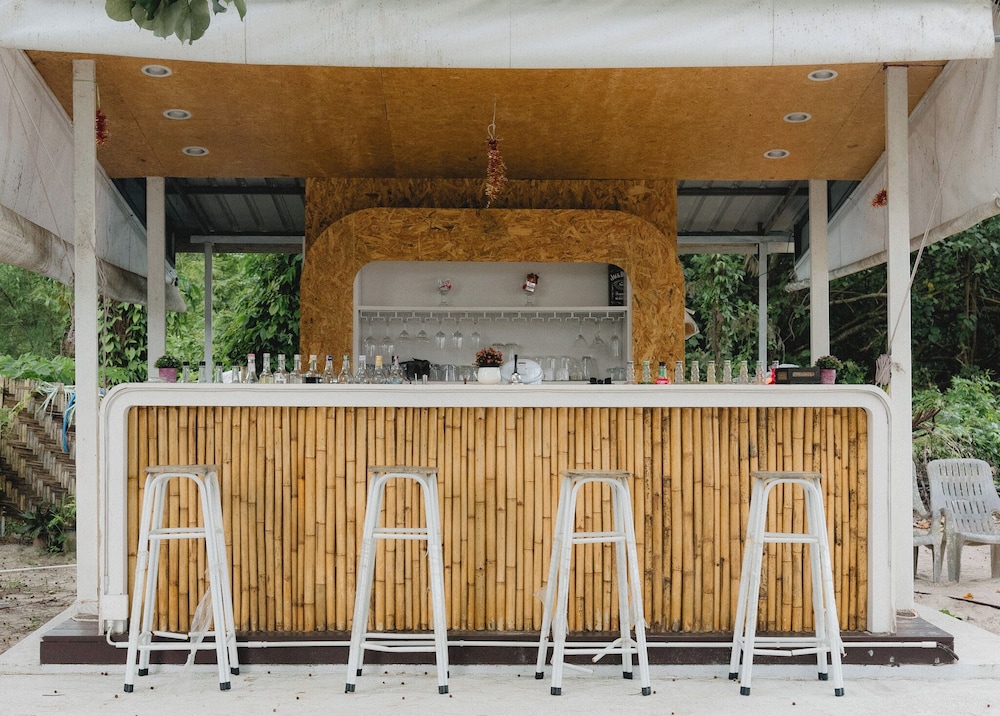 Pan Beach Bungalows 7/50